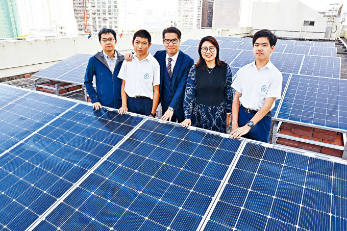 劉永生中學通過「採電學社」計畫，安裝三十五塊太陽能光伏板，預計參加「上網電價」每年可獲四萬元收益。